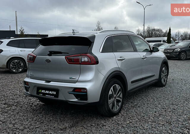 Серый Киа Niro, объемом двигателя 0 л и пробегом 120 тыс. км за 18600 $, фото 6 на Automoto.ua