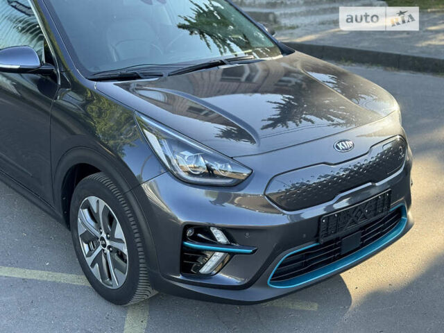 Сірий Кіа Niro, об'ємом двигуна 0 л та пробігом 105 тис. км за 18999 $, фото 5 на Automoto.ua