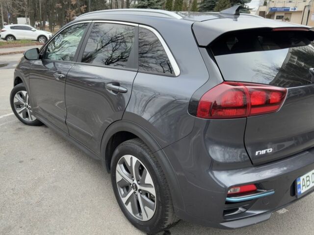 Серый Киа Niro, объемом двигателя 0 л и пробегом 67 тыс. км за 16800 $, фото 2 на Automoto.ua