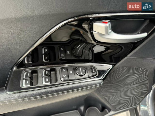 Сірий Кіа Niro, об'ємом двигуна 0 л та пробігом 66 тис. км за 16900 $, фото 13 на Automoto.ua
