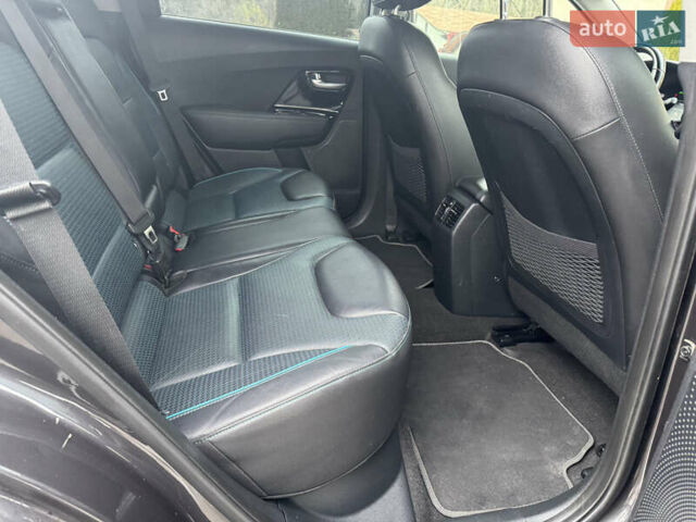 Серый Киа Niro, объемом двигателя 0 л и пробегом 148 тыс. км за 16950 $, фото 47 на Automoto.ua