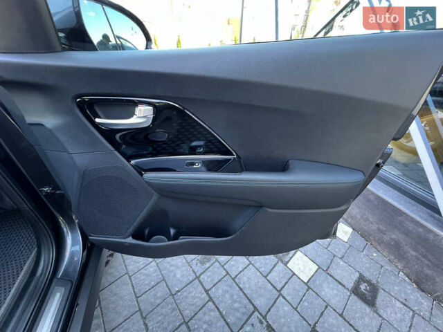 Сірий Кіа Niro, об'ємом двигуна 0 л та пробігом 92 тис. км за 18800 $, фото 35 на Automoto.ua