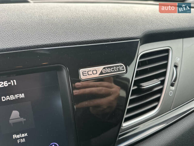 Серый Киа Niro, объемом двигателя 0 л и пробегом 157 тыс. км за 16999 $, фото 61 на Automoto.ua