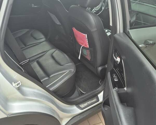 Серый Киа Niro, объемом двигателя 0 л и пробегом 86 тыс. км за 17999 $, фото 11 на Automoto.ua