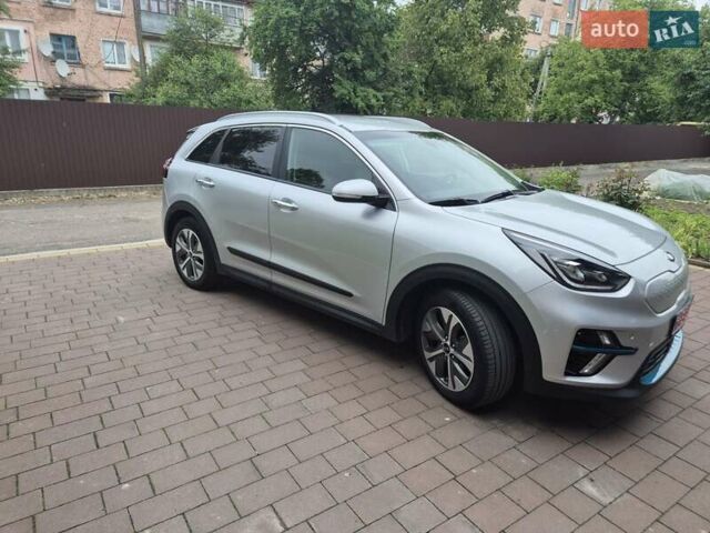 Серый Киа Niro, объемом двигателя 0 л и пробегом 86 тыс. км за 17999 $, фото 3 на Automoto.ua