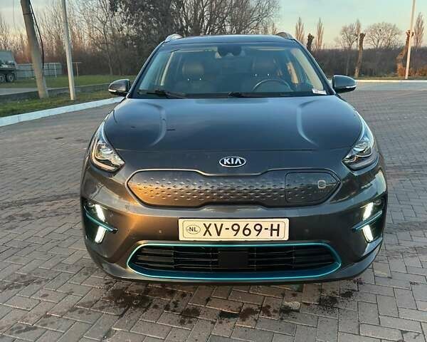 Серый Киа Niro, объемом двигателя 0 л и пробегом 84 тыс. км за 17960 $, фото 8 на Automoto.ua