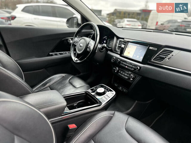 Серый Киа Niro, объемом двигателя 0 л и пробегом 120 тыс. км за 18600 $, фото 10 на Automoto.ua