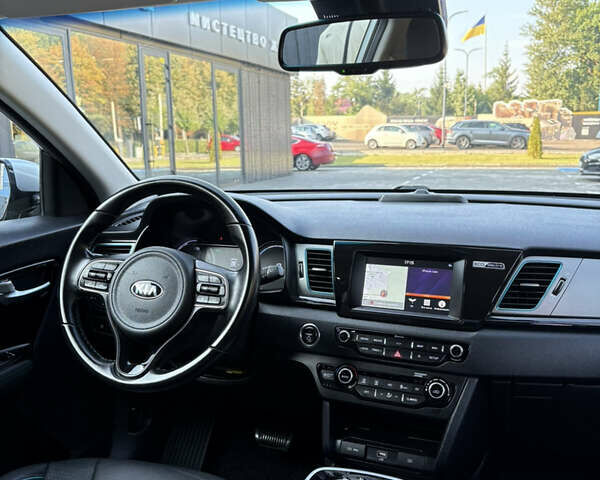 Сірий Кіа Niro, об'ємом двигуна 0 л та пробігом 89 тис. км за 17700 $, фото 11 на Automoto.ua