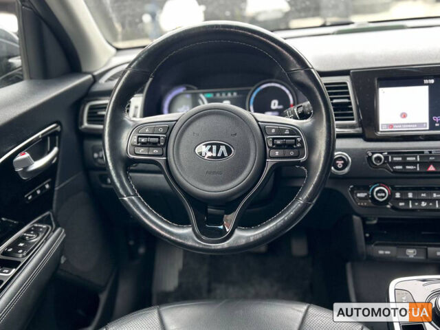 Серый Киа Niro, объемом двигателя 64 л и пробегом 115 тыс. км за 19900 $, фото 10 на Automoto.ua