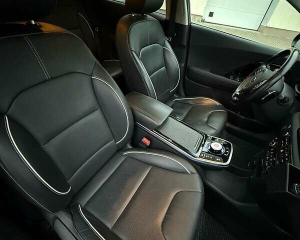 Серый Киа Niro, объемом двигателя 0 л и пробегом 110 тыс. км за 18250 $, фото 19 на Automoto.ua