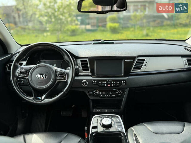 Серый Киа Niro, объемом двигателя 0 л и пробегом 115 тыс. км за 18885 $, фото 4 на Automoto.ua