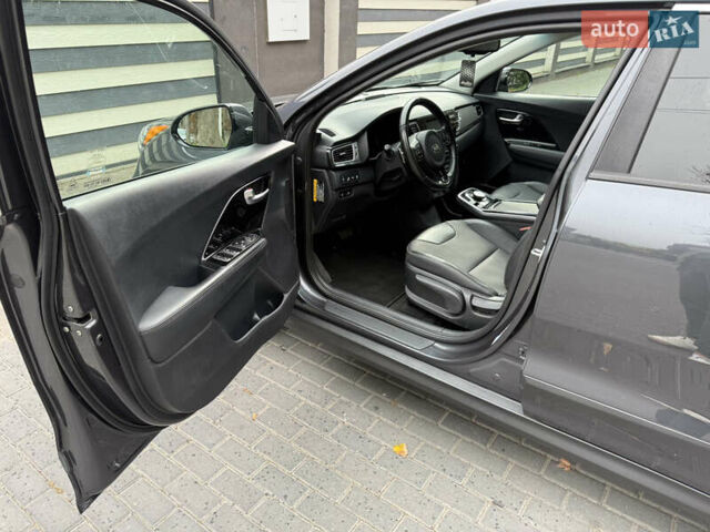 Сірий Кіа Niro, об'ємом двигуна 0 л та пробігом 65 тис. км за 16700 $, фото 8 на Automoto.ua