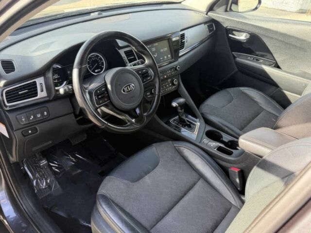 Серый Киа Niro, объемом двигателя 1.6 л и пробегом 33 тыс. км за 7800 $, фото 7 на Automoto.ua