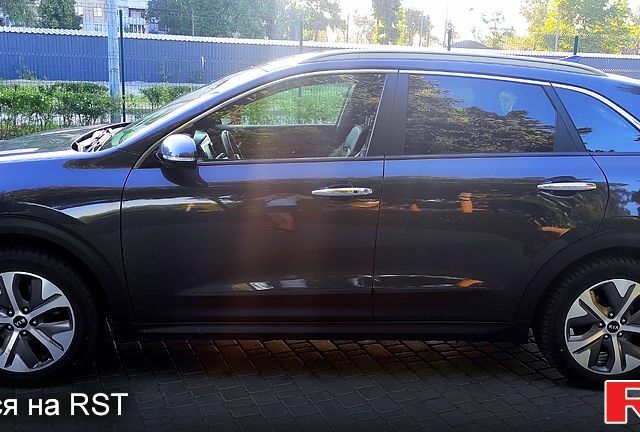 Кіа Niro 2019 у Кам'янське (Дніпродзержинськ) на Automoto.ua Сірий Кіа Niro, об'ємом двигуна 0.15 л та пробігом 116 тис. км за 18000 $, фото 5 на Automoto.ua