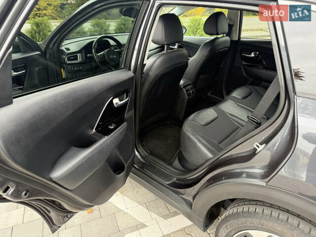 Сірий Кіа Niro, об'ємом двигуна 0 л та пробігом 66 тис. км за 16900 $, фото 7 на Automoto.ua