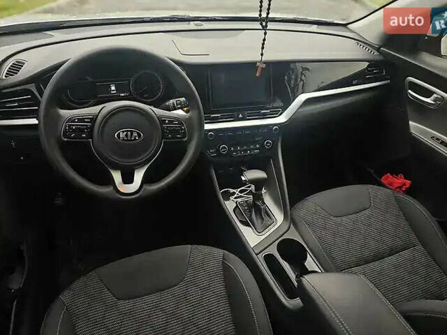 Серый Киа Niro, объемом двигателя 1.6 л и пробегом 115 тыс. км за 16700 $, фото 11 на Automoto.ua
