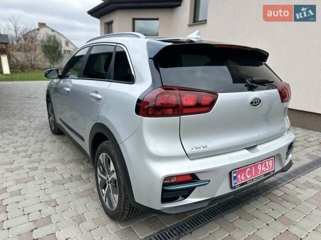 Сірий Кіа Niro, об'ємом двигуна 0 л та пробігом 110 тис. км за 16400 $, фото 2 на Automoto.ua