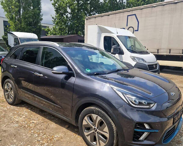Серый Киа Niro, объемом двигателя 0 л и пробегом 142 тыс. км за 14500 $, фото 1 на Automoto.ua