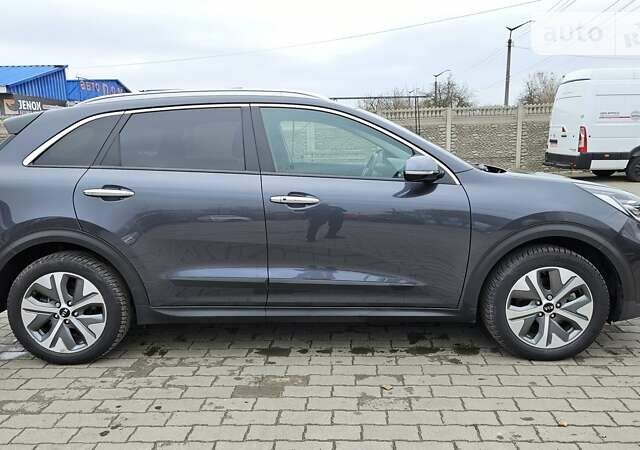 Сірий Кіа Niro, об'ємом двигуна 0 л та пробігом 153 тис. км за 20800 $, фото 9 на Automoto.ua