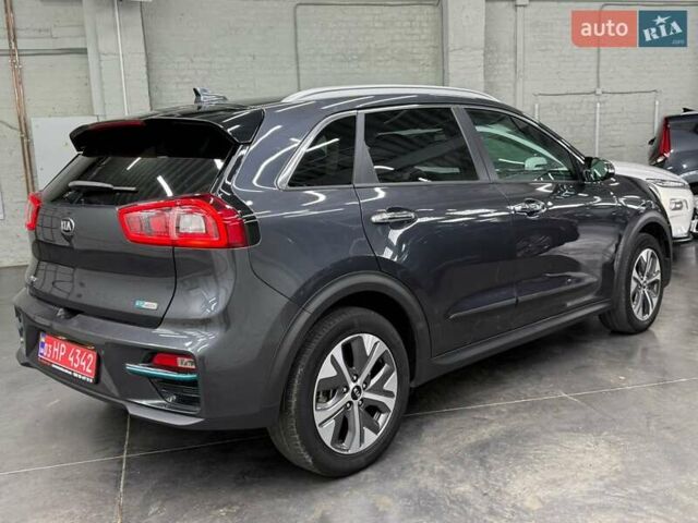 Сірий Кіа Niro, об'ємом двигуна 0 л та пробігом 93 тис. км за 18737 $, фото 4 на Automoto.ua