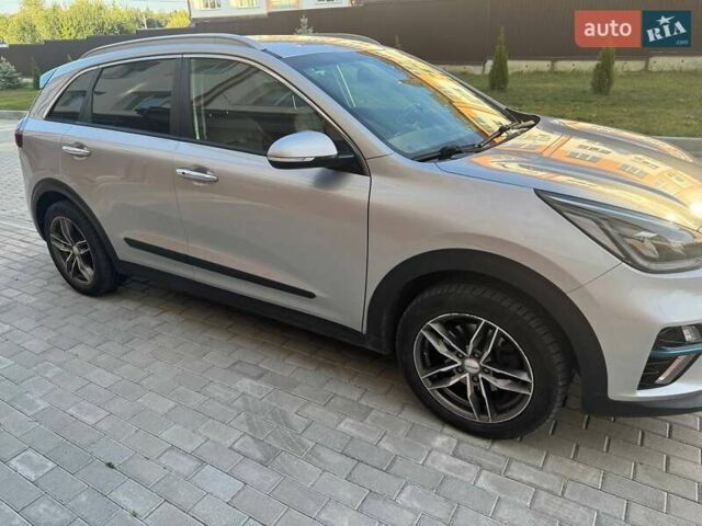 Сірий Кіа Niro, об'ємом двигуна 0 л та пробігом 121 тис. км за 17600 $, фото 9 на Automoto.ua