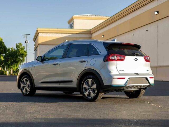 Сірий Кіа Niro, об'ємом двигуна 1.6 л та пробігом 48 тис. км за 8900 $, фото 6 на Automoto.ua