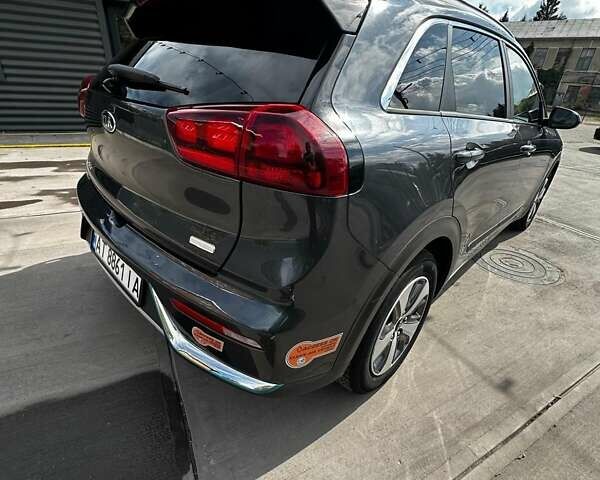 Сірий Кіа Niro, об'ємом двигуна 1.58 л та пробігом 96 тис. км за 17500 $, фото 6 на Automoto.ua