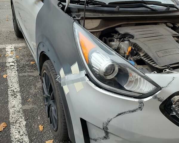 Сірий Кіа Niro, об'ємом двигуна 1.58 л та пробігом 84 тис. км за 17200 $, фото 22 на Automoto.ua