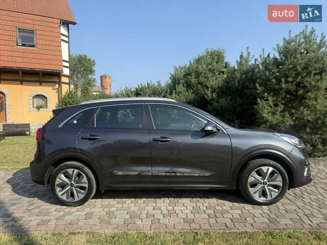 Серый Киа Niro, объемом двигателя 0 л и пробегом 158 тыс. км за 17800 $, фото 5 на Automoto.ua