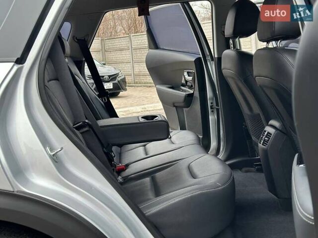 Серый Киа Niro, объемом двигателя 0 л и пробегом 27 тыс. км за 24444 $, фото 47 на Automoto.ua
