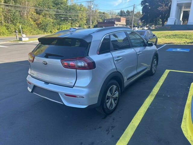 Серый Киа Niro, объемом двигателя 1.6 л и пробегом 49 тыс. км за 5500 $, фото 3 на Automoto.ua