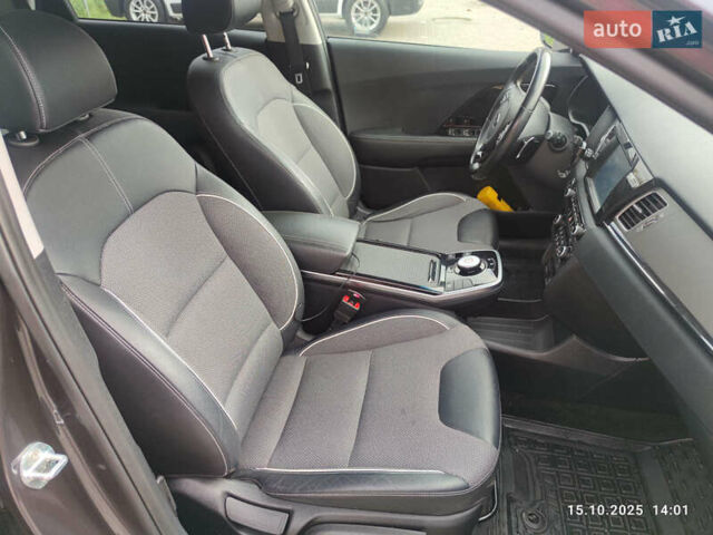 Киа Niro 2019 в Трускавце на Automoto.ua Серый Киа Niro, объемом двигателя 0 л и пробегом 119 тыс. км за 16300 $, фото 6 на Automoto.ua