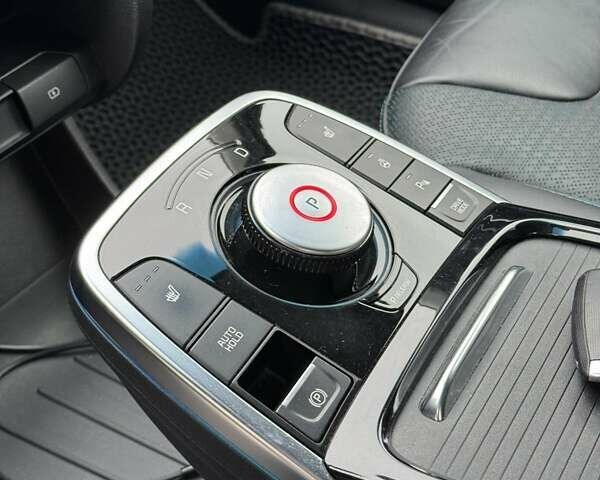 Серый Киа Niro, объемом двигателя 0 л и пробегом 143 тыс. км за 19100 $, фото 3 на Automoto.ua