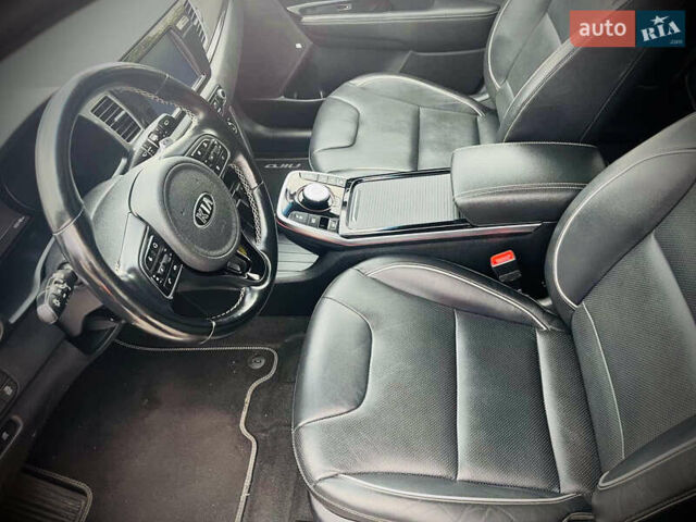 Серый Киа Niro, объемом двигателя 0 л и пробегом 102 тыс. км за 18900 $, фото 16 на Automoto.ua