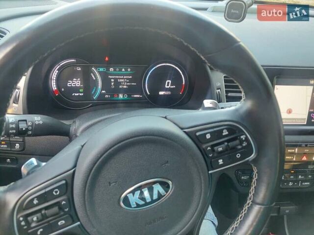Серый Киа Niro, объемом двигателя 0 л и пробегом 118 тыс. км за 18944 $, фото 2 на Automoto.ua