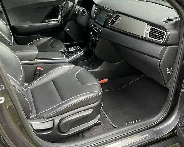 Серый Киа Niro, объемом двигателя 0 л и пробегом 129 тыс. км за 14999 $, фото 11 на Automoto.ua