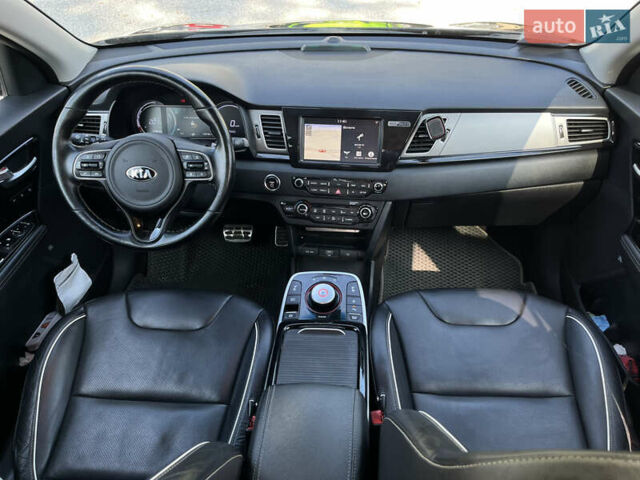 Сірий Кіа Niro, об'ємом двигуна 0 л та пробігом 109 тис. км за 19200 $, фото 6 на Automoto.ua