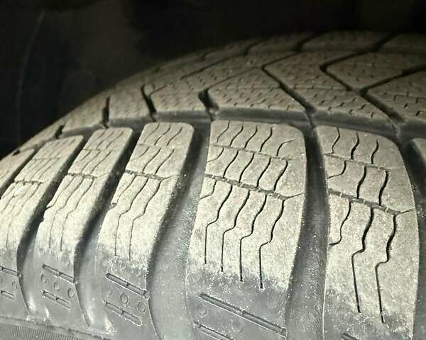 Серый Киа Niro, объемом двигателя 0 л и пробегом 110 тыс. км за 18250 $, фото 6 на Automoto.ua