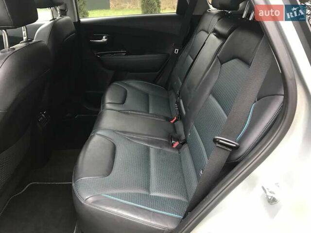Серый Киа Niro, объемом двигателя 0 л и пробегом 100 тыс. км за 18750 $, фото 21 на Automoto.ua