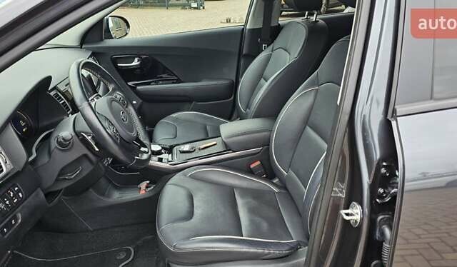 Сірий Кіа Niro, об'ємом двигуна 0 л та пробігом 89 тис. км за 19783 $, фото 12 на Automoto.ua