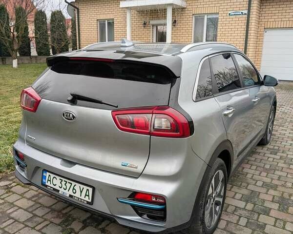 Серый Киа Niro, объемом двигателя 0 л и пробегом 142 тыс. км за 18800 $, фото 3 на Automoto.ua