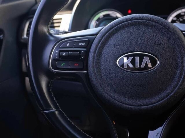 Сірий Кіа Niro, об'ємом двигуна 1.6 л та пробігом 50 тис. км за 13000 $, фото 10 на Automoto.ua