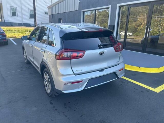 Серый Киа Niro, объемом двигателя 1.6 л и пробегом 49 тыс. км за 5500 $, фото 5 на Automoto.ua