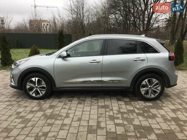 Серый Киа Niro, объемом двигателя 0 л и пробегом 100 тыс. км за 18750 $, фото 3 на Automoto.ua