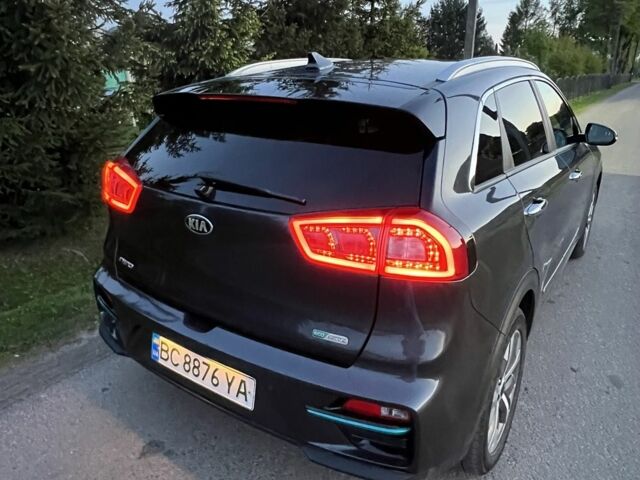 Серый Киа Niro, объемом двигателя 0 л и пробегом 66 тыс. км за 21700 $, фото 3 на Automoto.ua