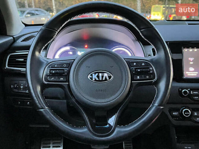 Сірий Кіа Niro, об'ємом двигуна 0 л та пробігом 79 тис. км за 20300 $, фото 9 на Automoto.ua