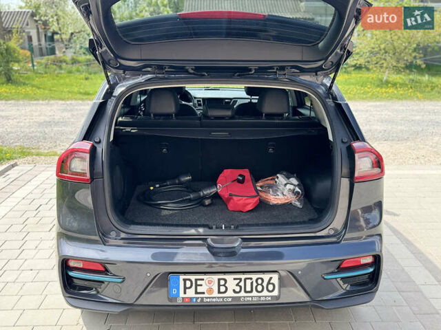 Серый Киа Niro, объемом двигателя 0 л и пробегом 115 тыс. км за 18885 $, фото 7 на Automoto.ua