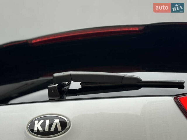 Сірий Кіа Niro, об'ємом двигуна 0 л та пробігом 139 тис. км за 17200 $, фото 22 на Automoto.ua