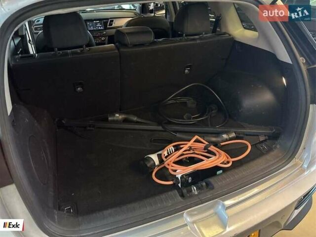 Сірий Кіа Niro, об'ємом двигуна 0 л та пробігом 121 тис. км за 17600 $, фото 22 на Automoto.ua