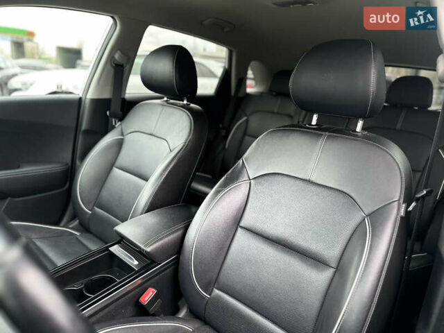 Серый Киа Niro, объемом двигателя 0 л и пробегом 120 тыс. км за 18600 $, фото 21 на Automoto.ua